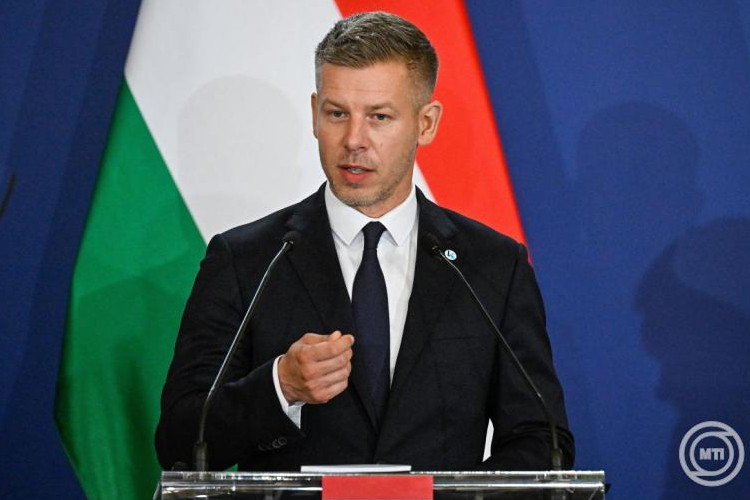 Magyar Péter: a kormány döntött a százezer forintos iskolakezdési támogatásról