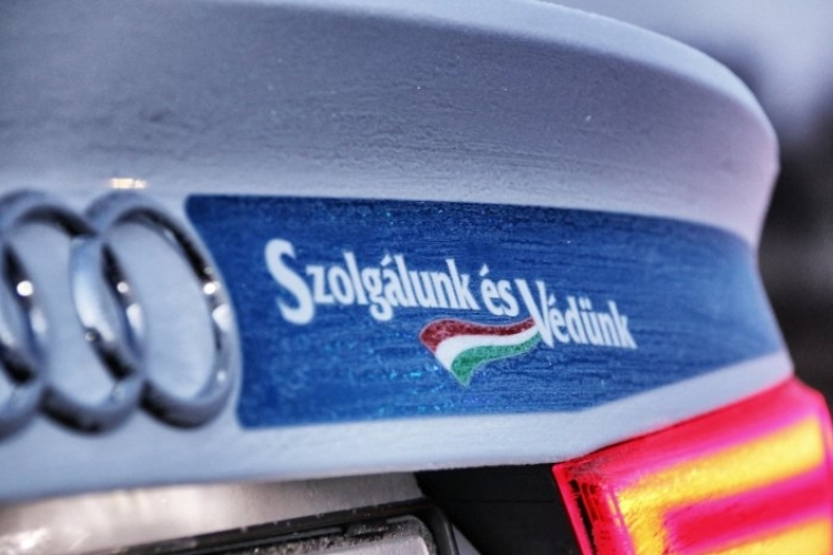 Tízmilliókat csalt ki papoktól egy férfi