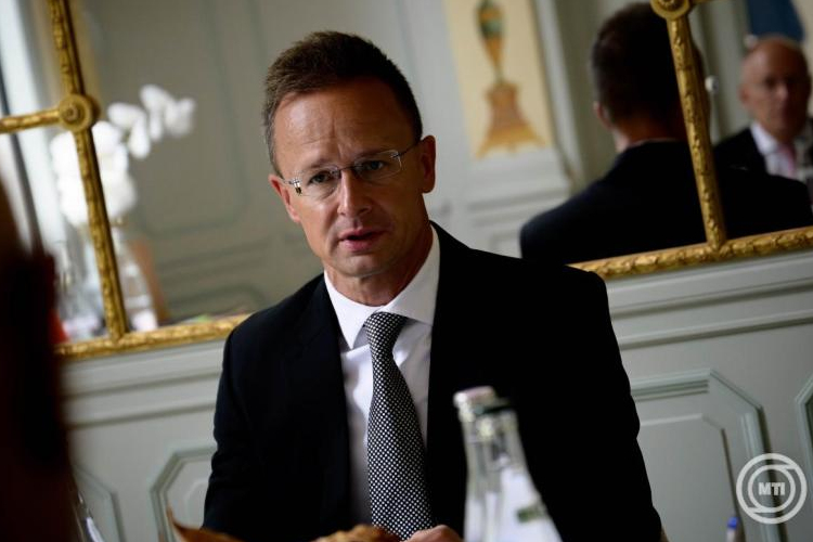 Szijjártó Péter: Magyarország határozottan visszautasítja az ukrán elnök fenyegetőzését