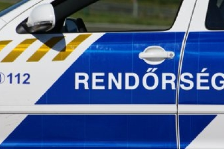 Belekötöttek, majd jól megverték
