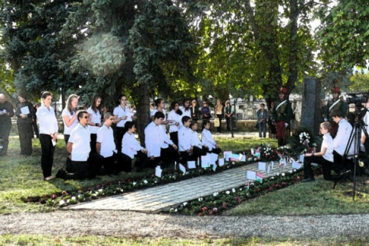 Aradi Vértanúk Emlékünnepsége Tapolcán 
