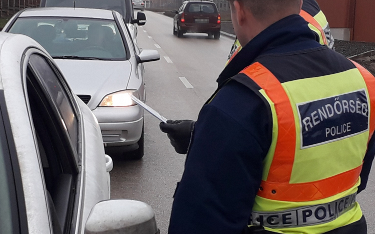 Fokozott ellenőrzést tart a rendőrség hétfőtől a közutakon