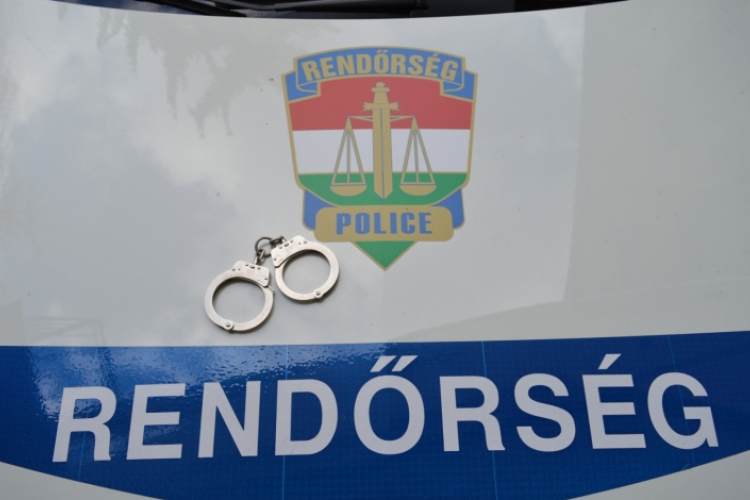 Letartóztatták az élettársát életveszélyesen megkéselő budapesti nőt