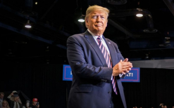 Trump lemondásra szólította fel Bident