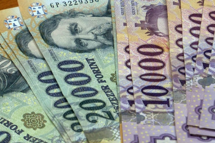 Májusban a bruttó átlagkereset 702 800 forint volt a KSH adatai szerint